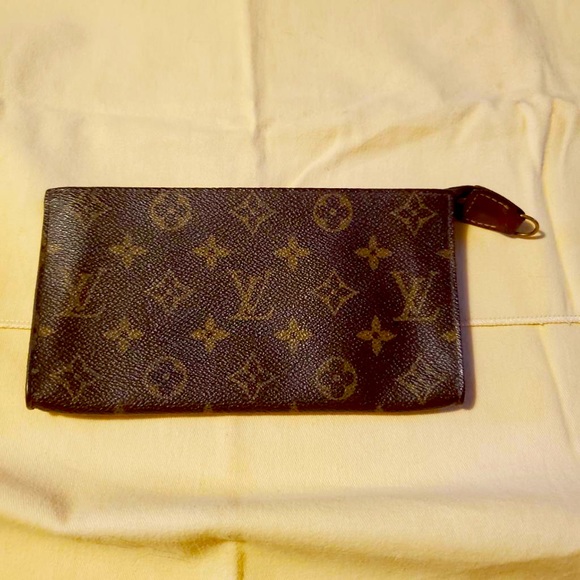 Louis Vuitton LV monogram toiletry bag with divider. - Picture 3 of 8